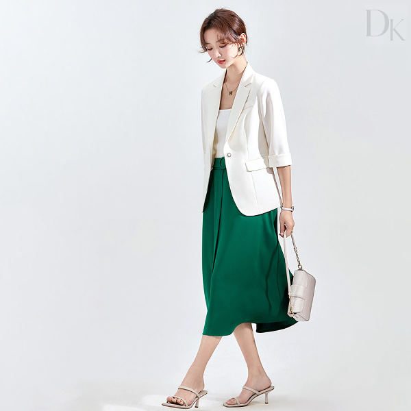 ホワイト/スーツ+グリーン/スカート